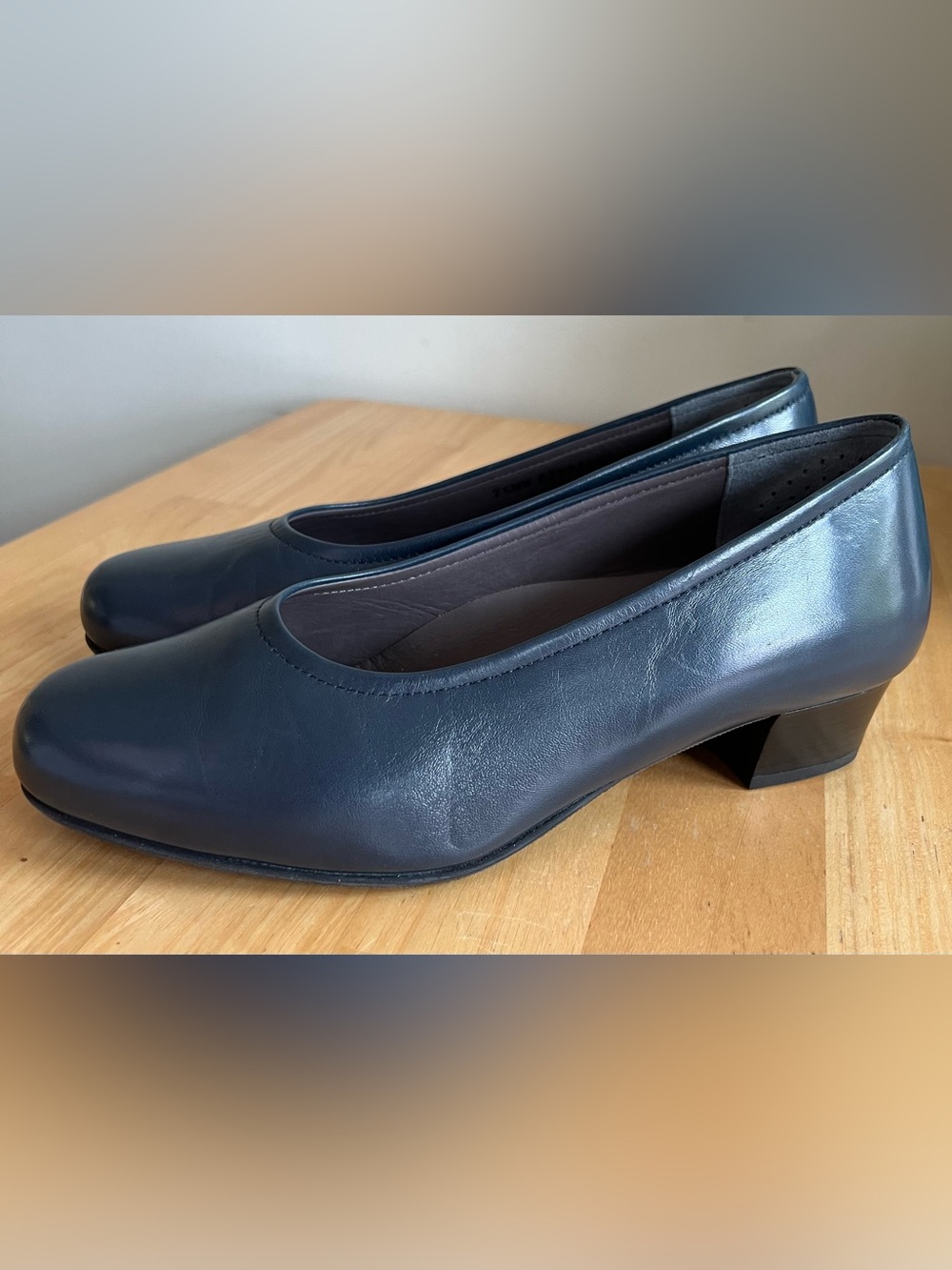 SAS Milano Navy Blue Italian Leather Pumps 7.5 WW 1.5”Removable Footbed USA Made